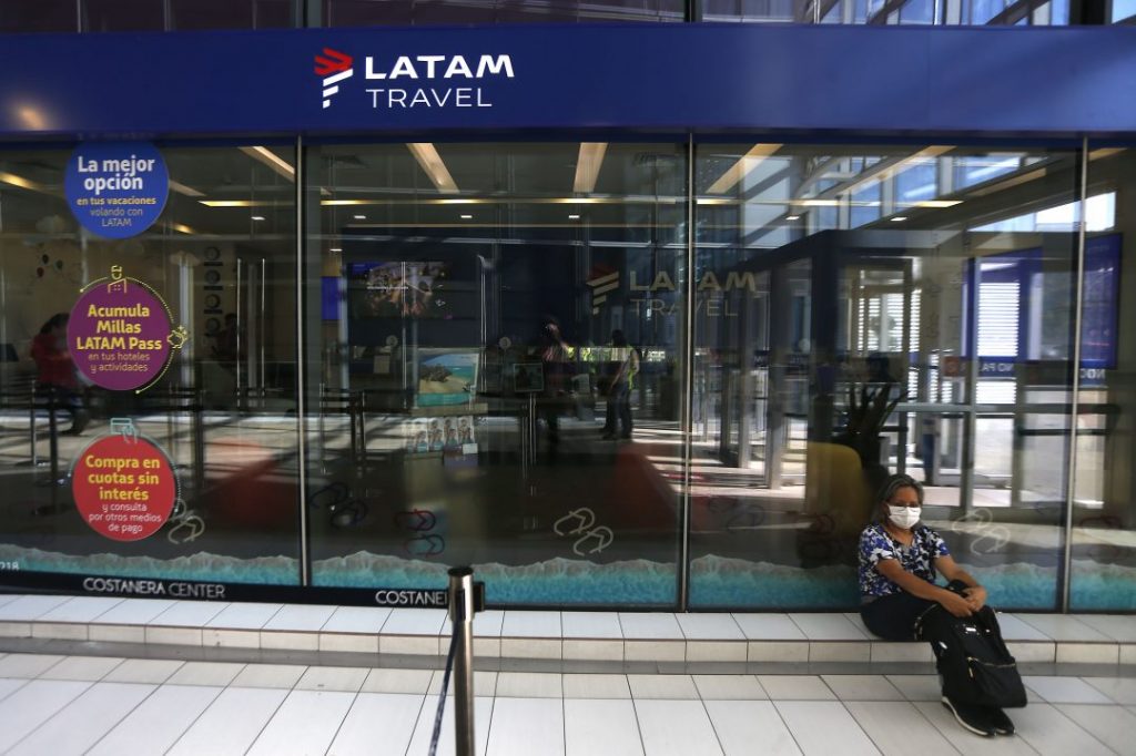Acciones de LATAM caen 50% tras anuncio que se acogerá a la Ley de Quiebras estadounidense