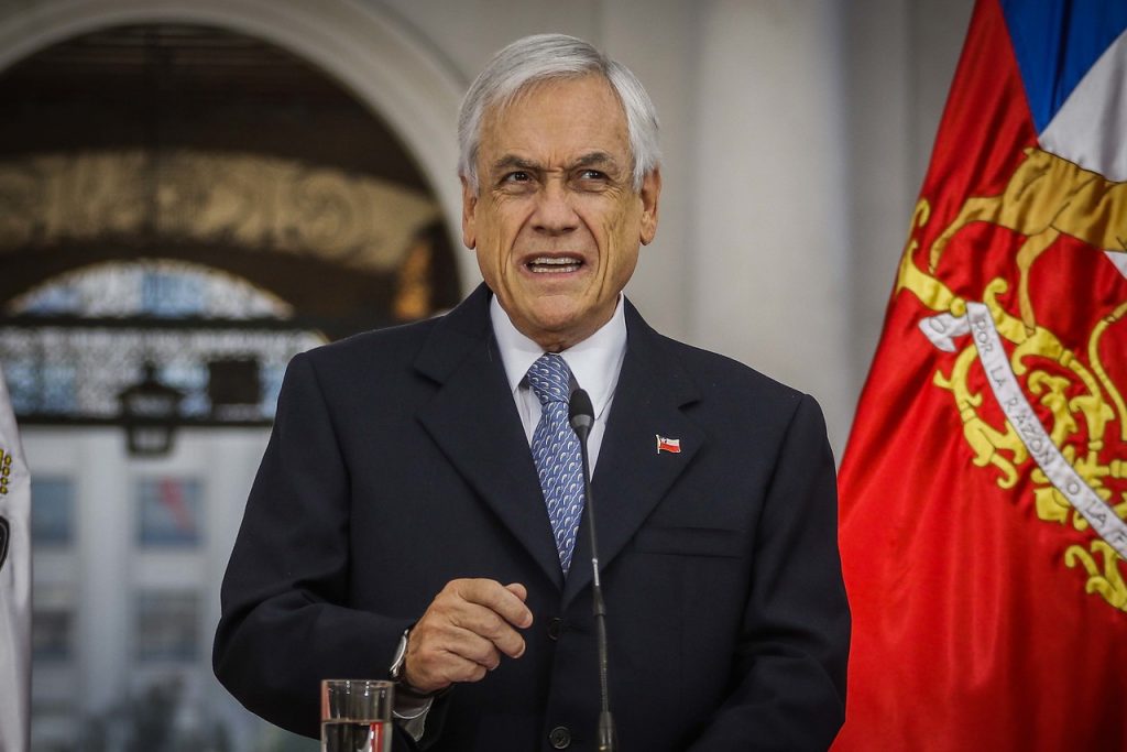 Piñera promulga Ley de Protección al Empleo y avisa que “abril va a ser probablemente el mes más difícil de la pandemia”