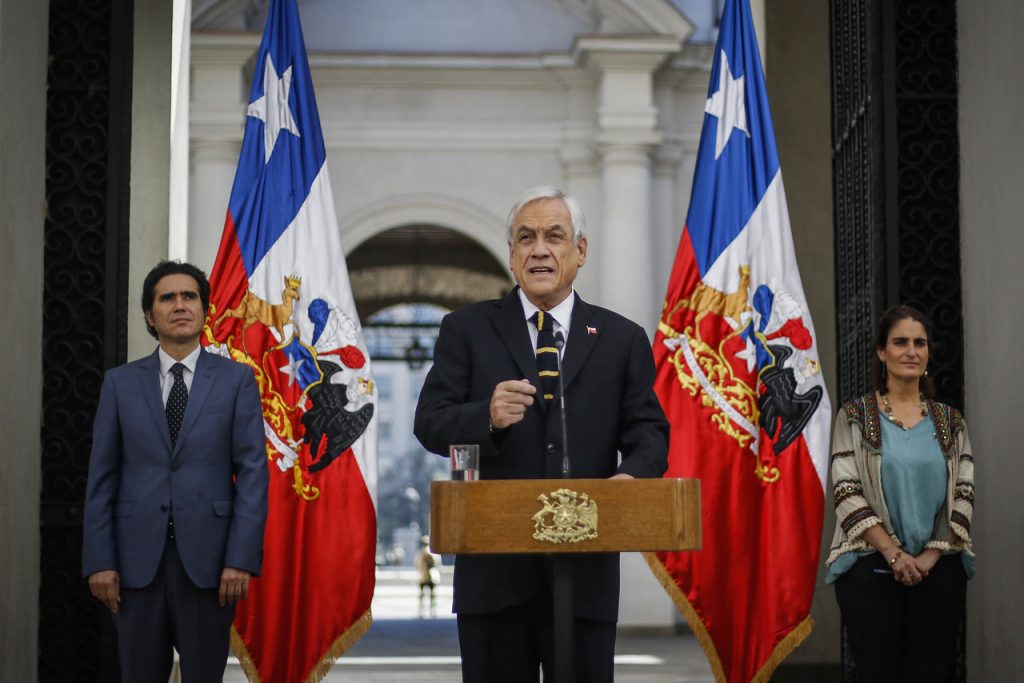 Piñera promulga la ley que establece el ingreso mínimo garantizado y regirá a fines de mayo