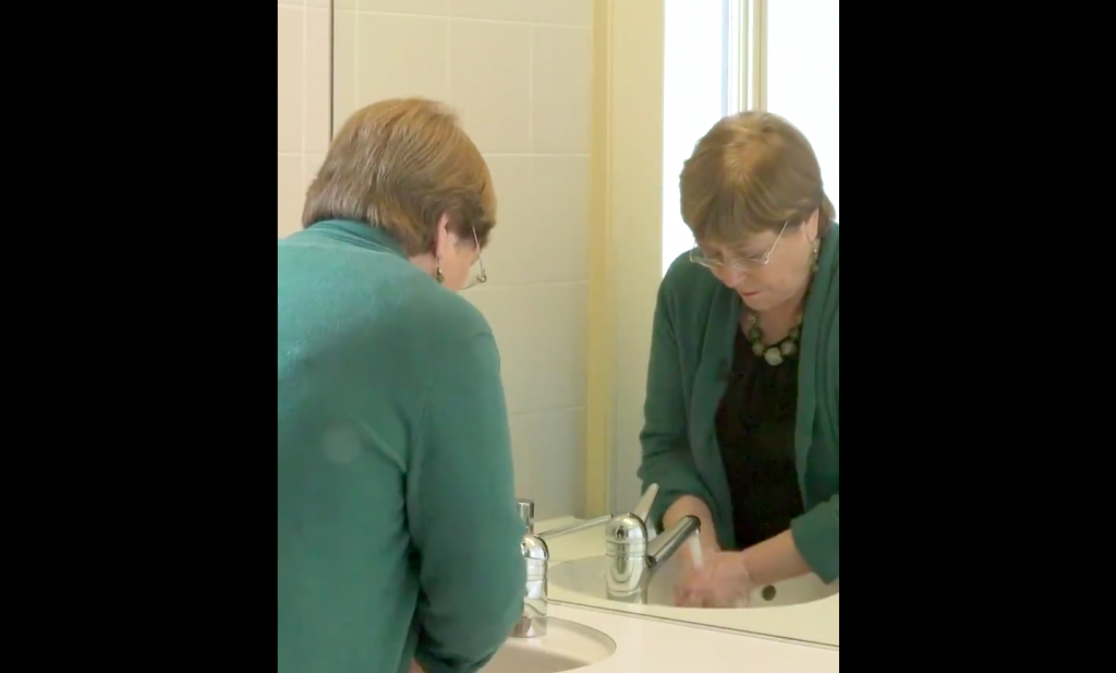 VIDEO | Michelle Bachelet invita a «lavarse las manos» y aboga por el derecho al agua para combatir el coronavirus