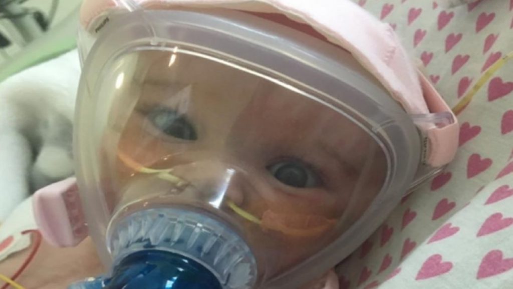 Conmovedor caso en Inglaterra: Con sólo seis meses, bebé superó operación a corazón abierto y venció al COVID-19