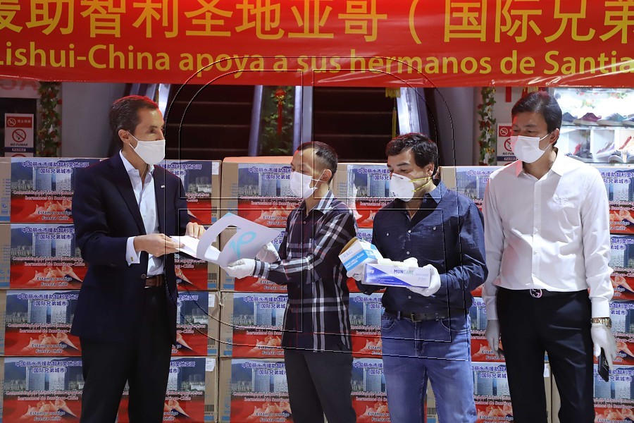 Municipio chino de Lishui dona 60 mil mascarillas al de Santiago para combatir el COVID-19