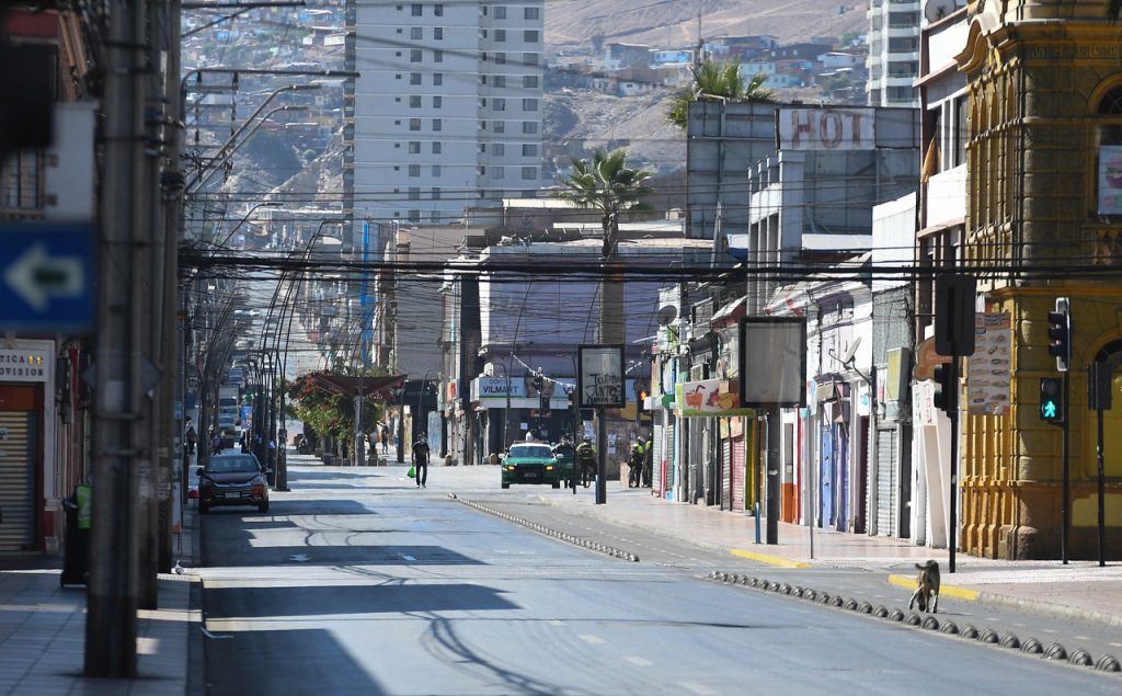 Encuentran cadáver en un auto estacionado en la vía pública en Antofagasta