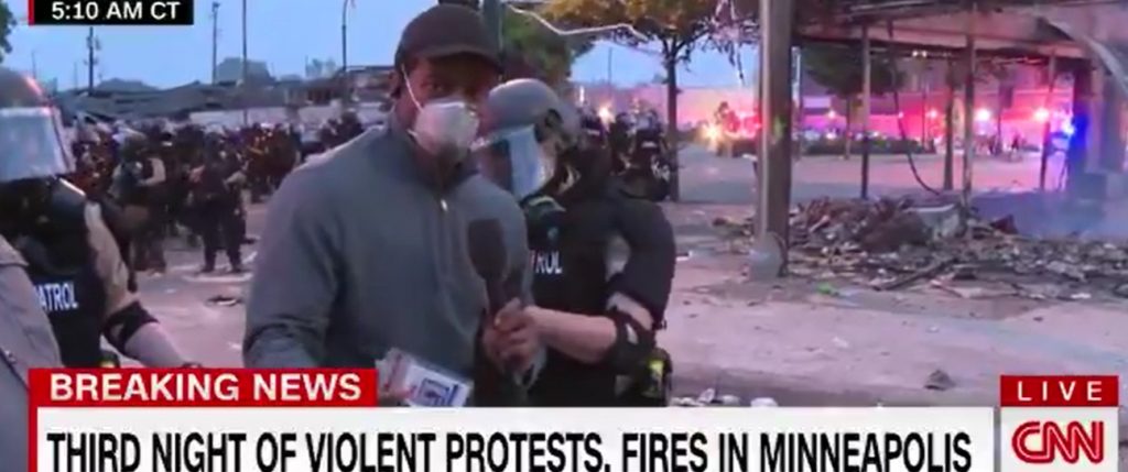 VIDEO| Arrestan a equipo periodístico en medio de transmisión de protestas en Minneapolis
