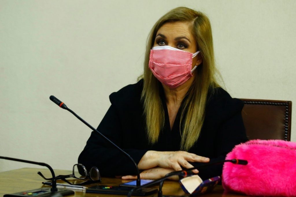 Jiles encara a Bolocco y Onetto por no usar mascarilla: «Los rostros de TV no están sobre la ley»