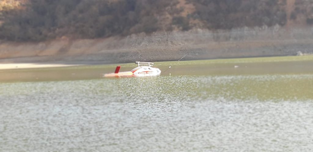 Cae helicóptero que combatía incendio forestal en Lliu Lliu