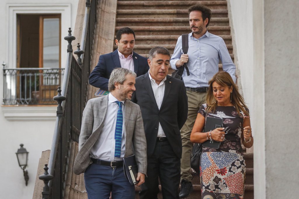 Chile Vamos pide que Blumel, Larraín y Van Rysselberghe declaren en juicio de remoción contra Hugo Gutiérrez en el TC