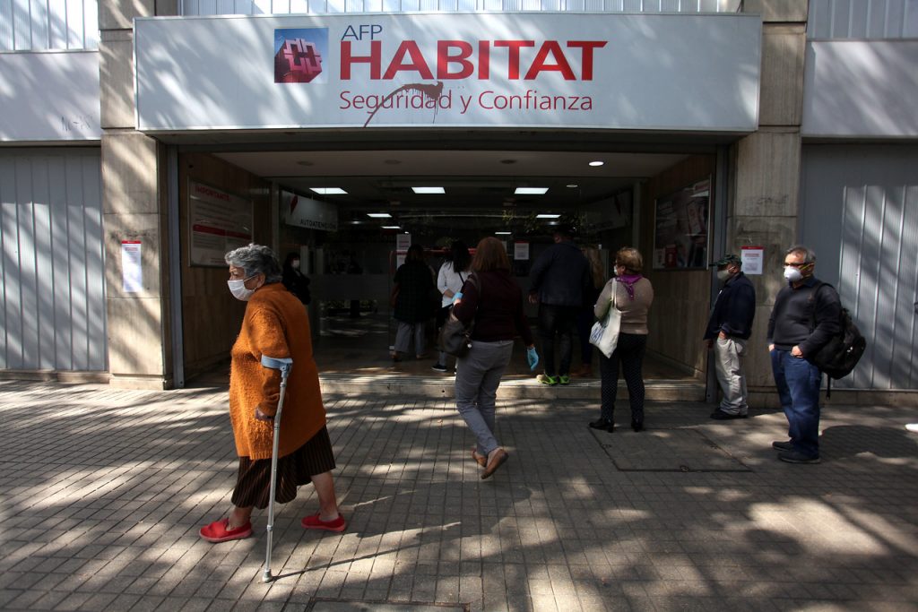AFP Habitat y Capital publican cartas rechazando el retiro del 10% del fondo de pensiones