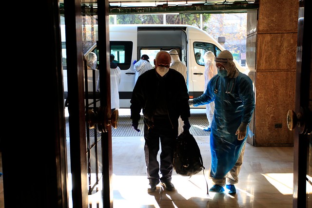 Paciente con COVID-19 fugado de residencia sanitaria es capturado por Carabineros y luego escapa nuevamente