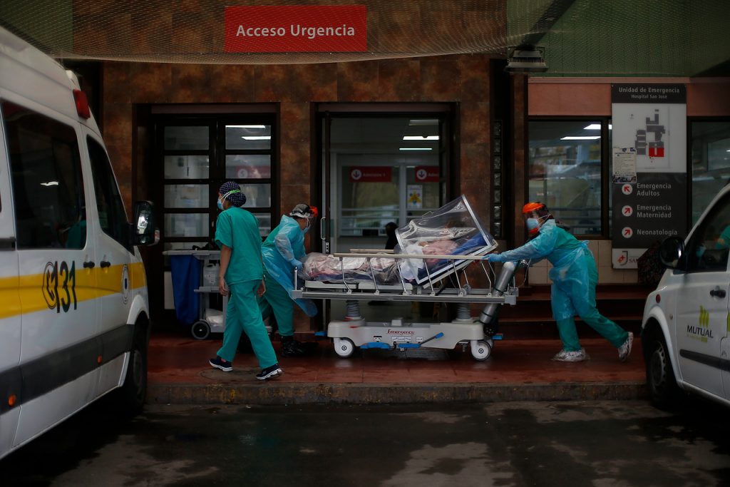Preparación para eventual «segunda ola» de contagios: Servicios de salud regionales aumentan camas críticas
