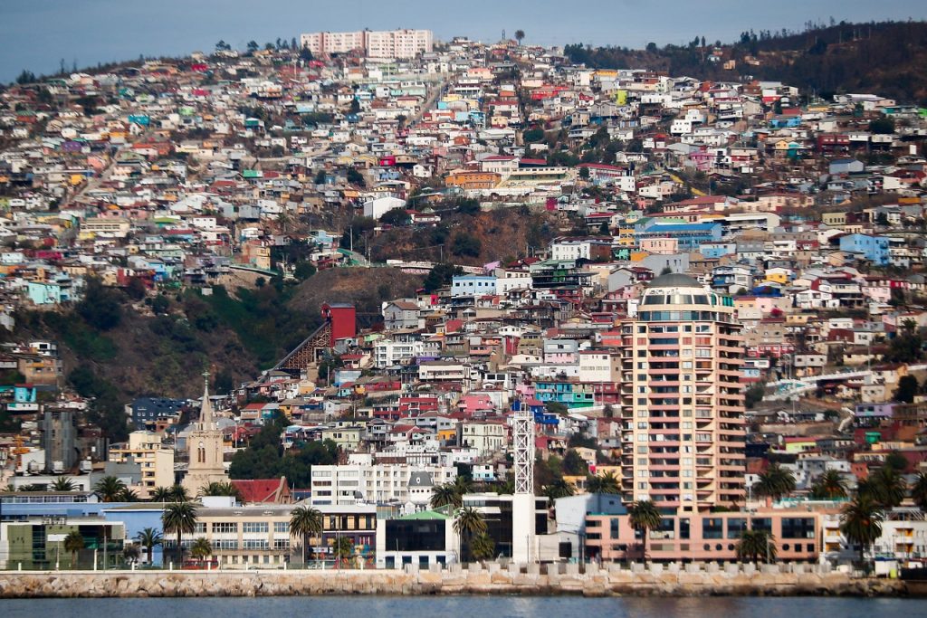 Municipalidad de Valparaíso permite la reapertura de botillerías en medio de la cuarentena