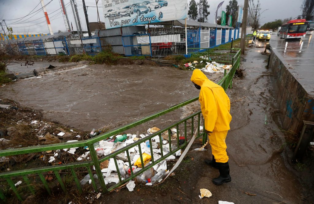 DATO| Estos son los más de 30 puntos de la Región Metropolitana afectados por la intensa lluvia