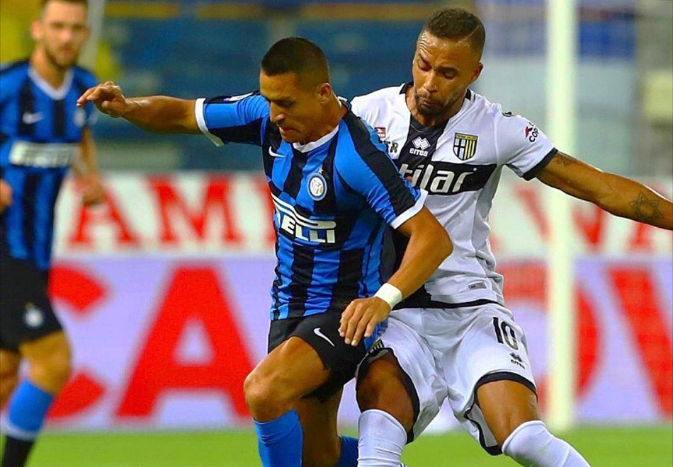 “Detonao, la raja, pulento el cabro chico”: Los magníficos chilenismos del Inter para felicitar a Alexis Sánchez